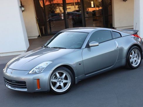 Used 2006 Nissan 350Z Enthusiast w/ (N93) Cargo Convenience Pkg image 4