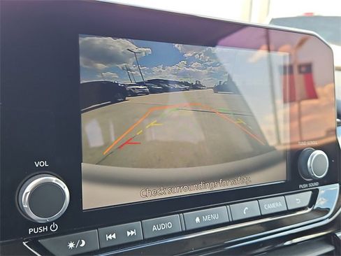 Used 2025 Nissan Pathfinder SV image 2