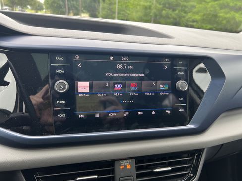 Certified 2023 Volkswagen Taos SE w/ Panoramic Sunroof Package FWD image 21