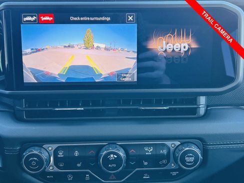 Used 2024 Jeep Gladiator Mojave w/ Technology Group image 8