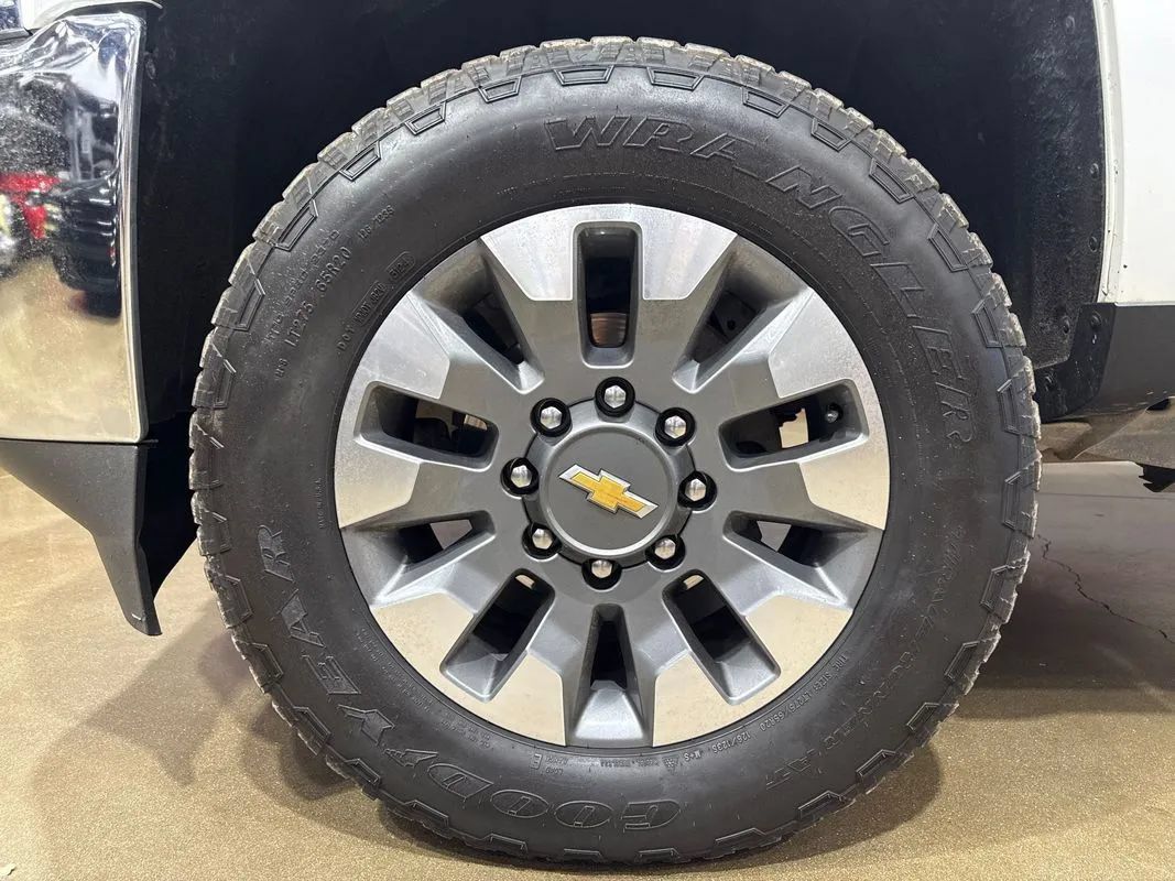 Used 2019 Chevrolet Silverado 2500 LT AWD/4WD image 26