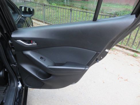 Used 2014 MAZDA MAZDA3 i SV image 25