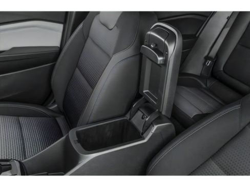 Used 2025 Chevrolet Trax LT w/ LT Convenience Package FWD image 17