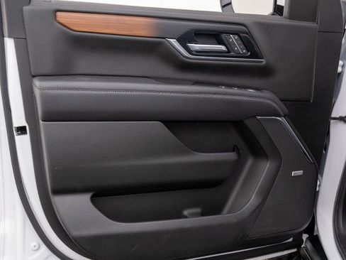 Used 2025 GMC Yukon Denali image 12