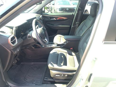 Used 2025 Chevrolet TrailBlazer ACTIV w/ Convenience Package FWD image 9