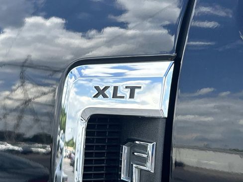Used 2019 Ford F250 XLT w/ XLT Premium Package AWD/4WD image 18
