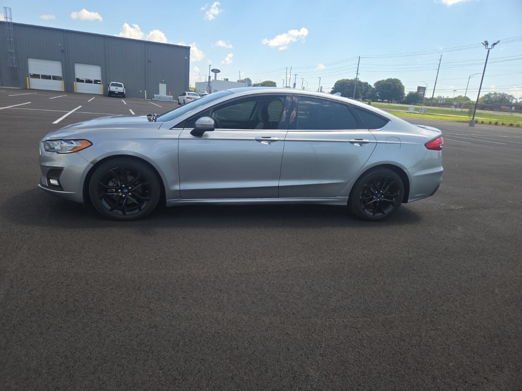 Used 2020 Ford Fusion SE w/ Equipment Group 151A FWD image 6