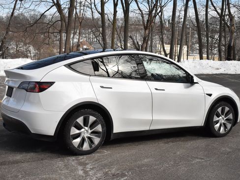 Used 2021 Tesla Model Y 2WD image 7