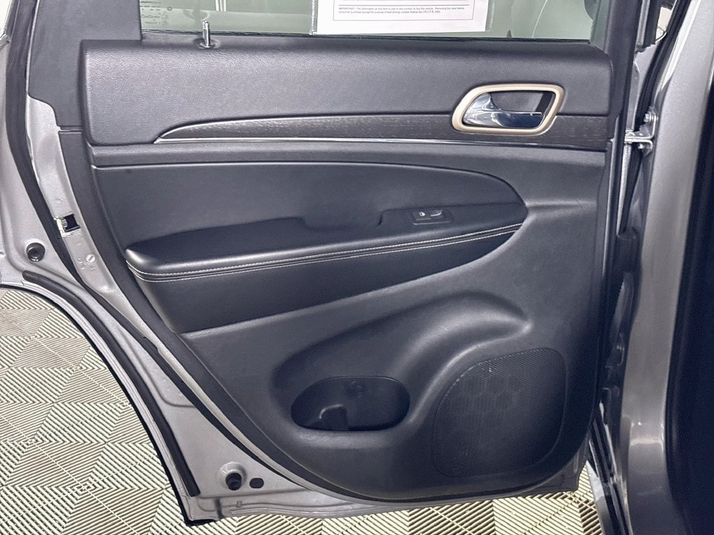 Used 2016 Jeep Grand Cherokee Limited AWD/4WD image 18