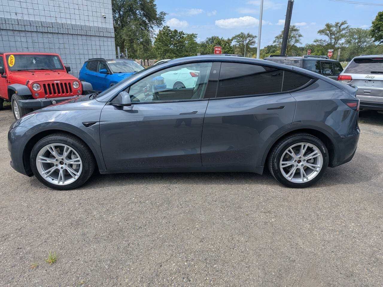 Used 2023 Tesla Model Y Long Range AWD/4WD image 4