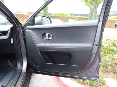 Used 2024 Hyundai Ioniq 5 SEL AWD/4WD image 7