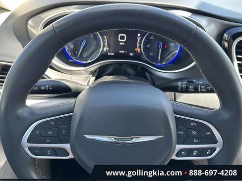 Used 2023 Chrysler Pacifica Touring-L FWD image 18