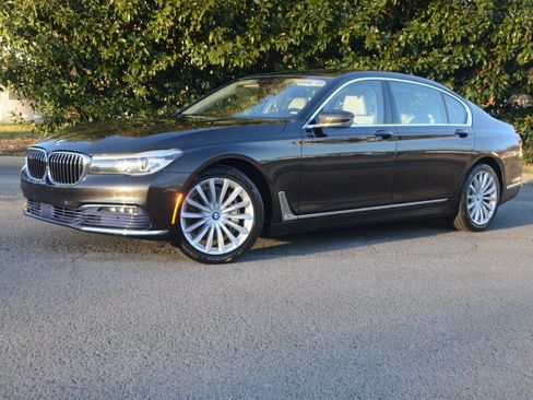 Used 2016 BMW 740i RWD image 2