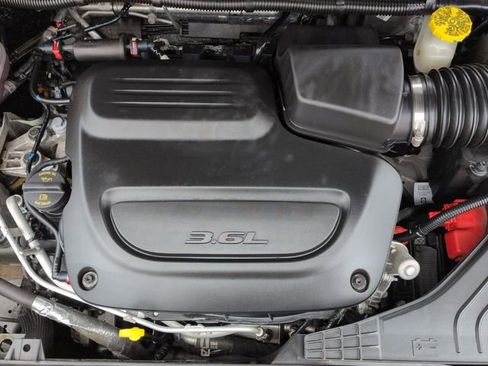 Used 2024 Chrysler Pacifica Touring-L image 30