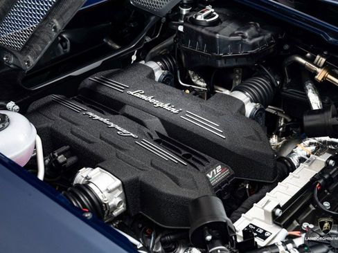 Used 2025 Lamborghini Revuelto image 22