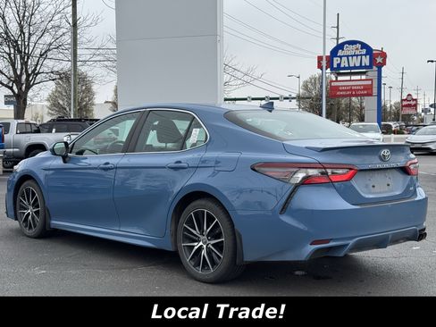 Used 2023 Toyota Camry SE image 2