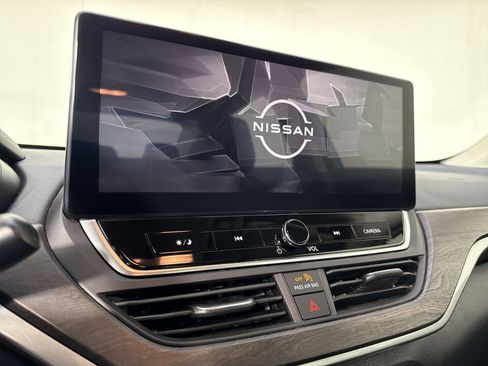 Used 2023 Nissan Altima 2.5 SV w/ SV Premium Package FWD image 7
