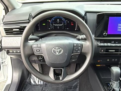 Used 2025 Toyota Camry LE w/ Convenience Package image 20