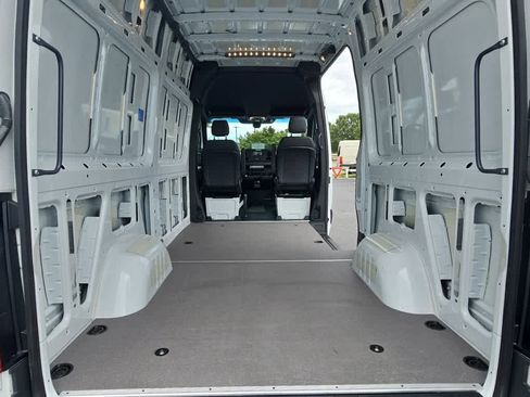 Used 2024 Mercedes-Benz Sprinter 2500 image 10