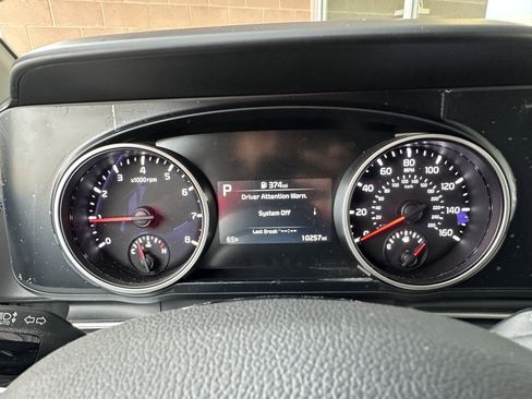 Used 2024 Kia Carnival LX image 16