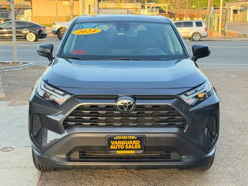 Used 2024 Toyota RAV4 LE AWD/4WD image 4