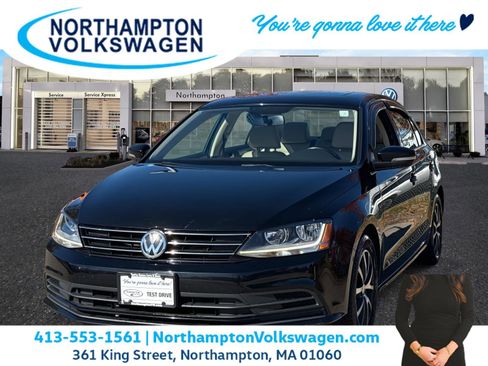 Used 2017 Volkswagen Jetta SE image 1