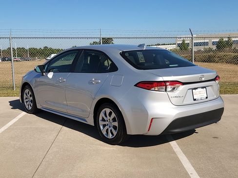 Used 2025 Toyota Corolla LE image 7