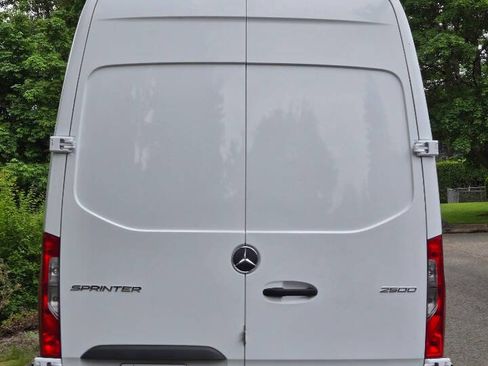 Used 2019 Mercedes-Benz Sprinter 144 image 12
