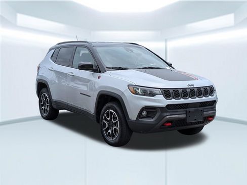 Used 2024 Jeep Compass Trailhawk AWD/4WD image 8