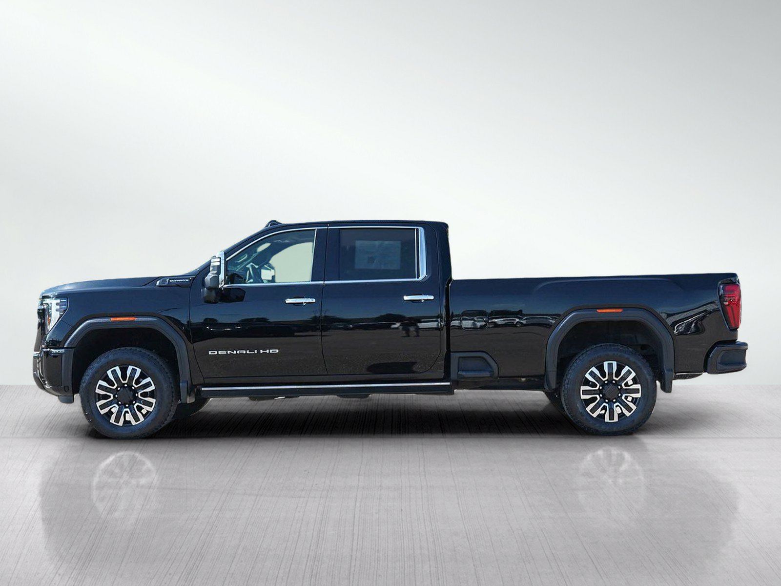Used 2025 GMC Sierra 2500 Denali Ultimate AWD/4WD image 2