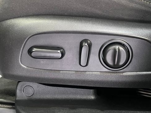 Used 2020 Chevrolet Traverse LT w/ Driver Confidence II Package image 27