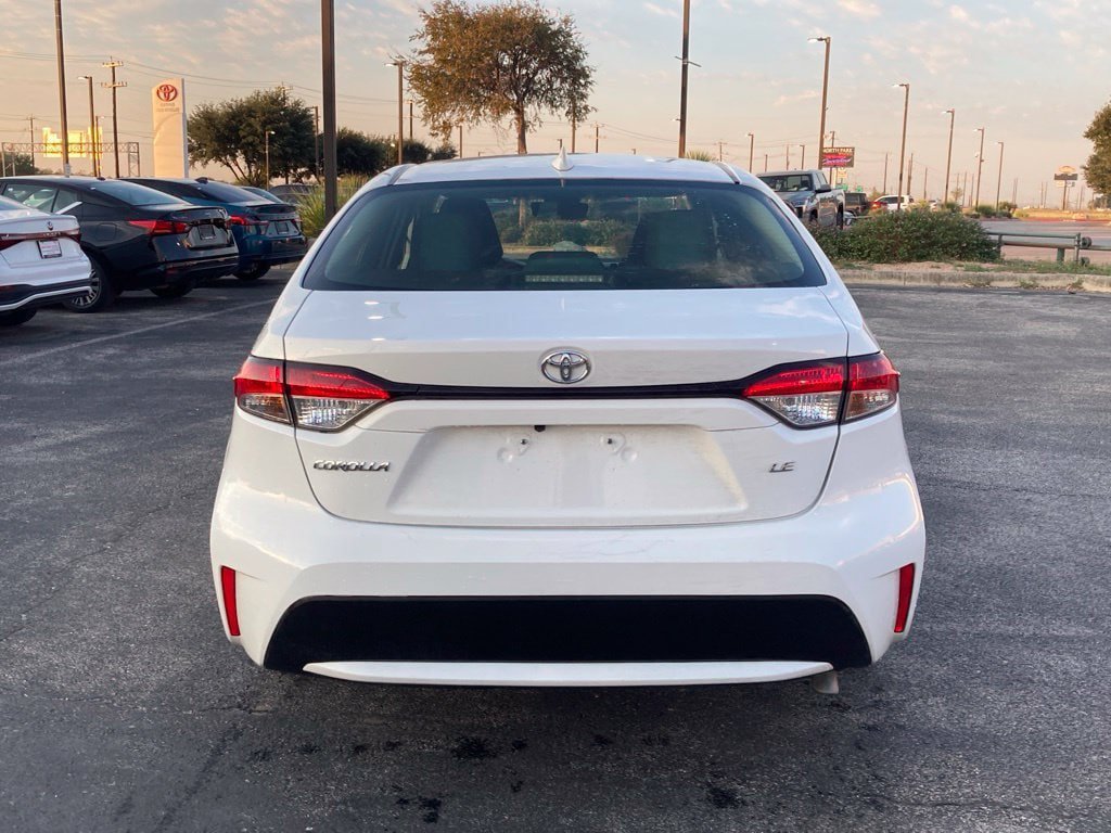 Certified 2022 Toyota Corolla LE FWD image 6