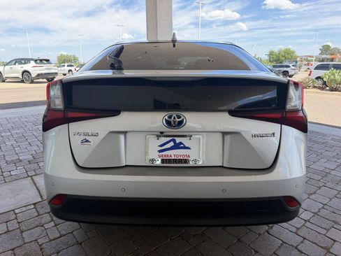 Used 2022 Toyota Prius LE FWD image 4