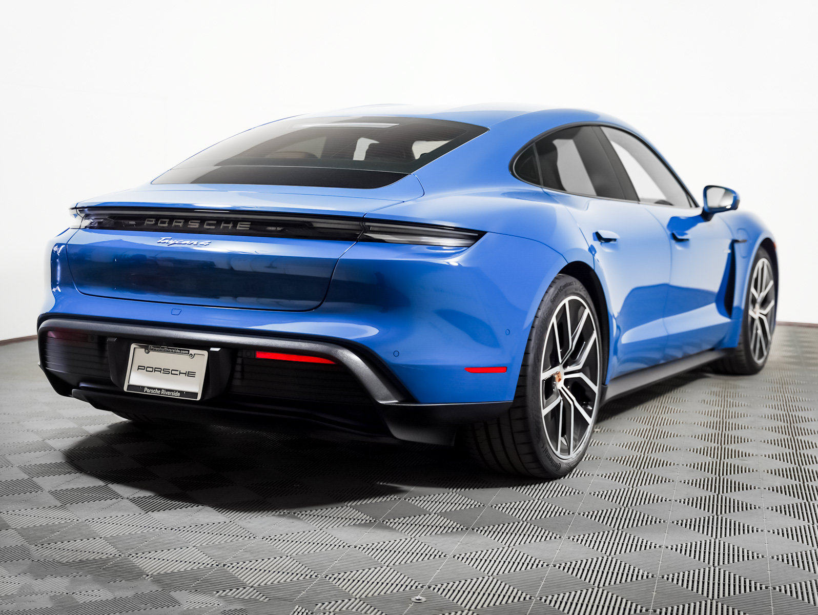 Certified 2025 Porsche Taycan w/ Premium Package AWD/4WD image 10