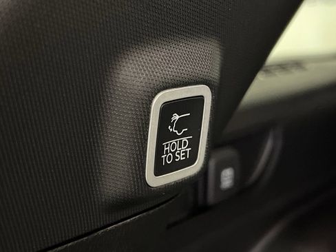 Used 2025 Jeep Grand Cherokee Limited image 9