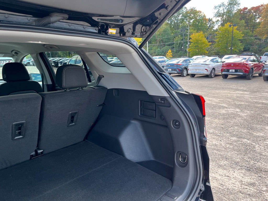 Used 2023 GMC Terrain SLE AWD/4WD image 13