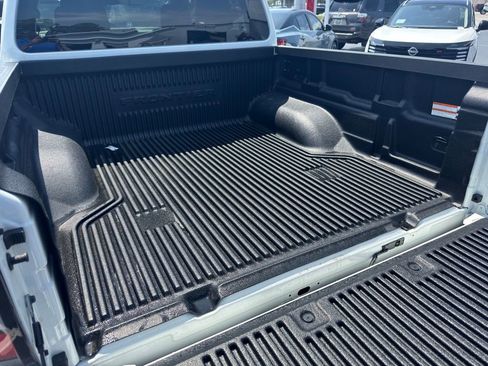 Used 2025 Nissan Frontier SV AWD/4WD image 5