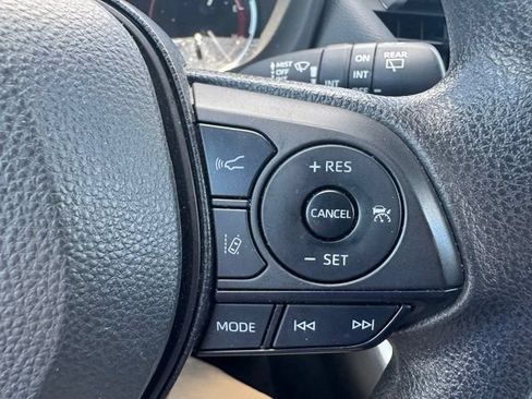 Used 2025 Toyota RAV4 XLE AWD/4WD image 17