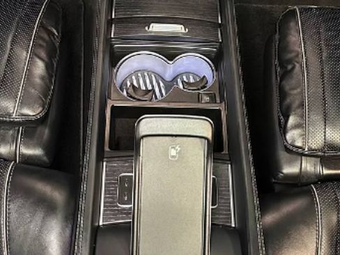 Used 2023 Mercedes-Benz Maybach GLS 600 4MATIC image 39