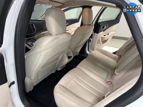 Used 2016 Chrysler 200 Limited image 19