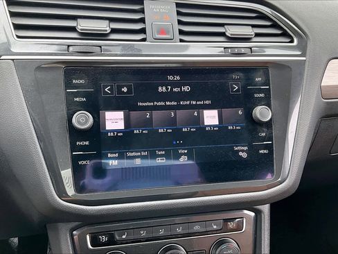 Used 2018 Volkswagen Tiguan SE FWD image 30