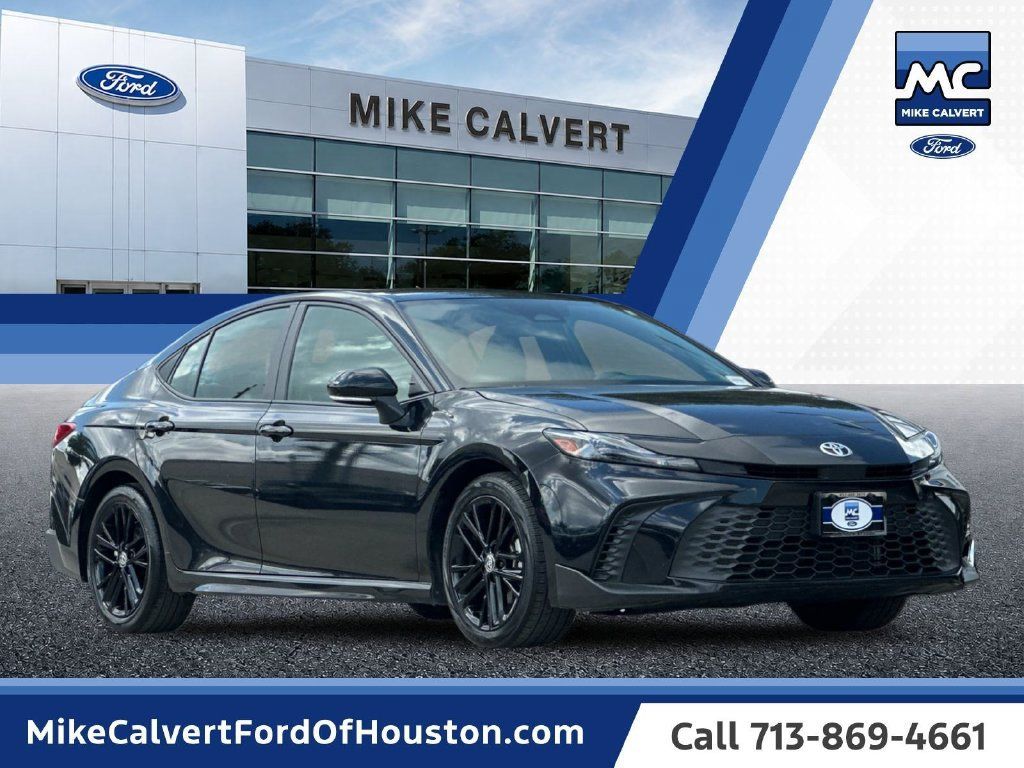 Used 2025 Toyota Camry SE FWD image 7