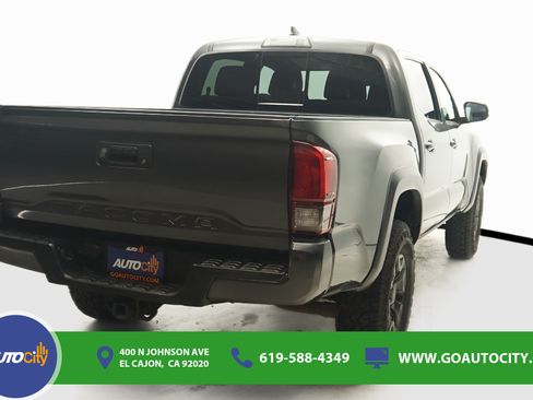 Used 2019 Toyota Tacoma TRD Off-Road w/ Technology Package AWD/4WD image 10
