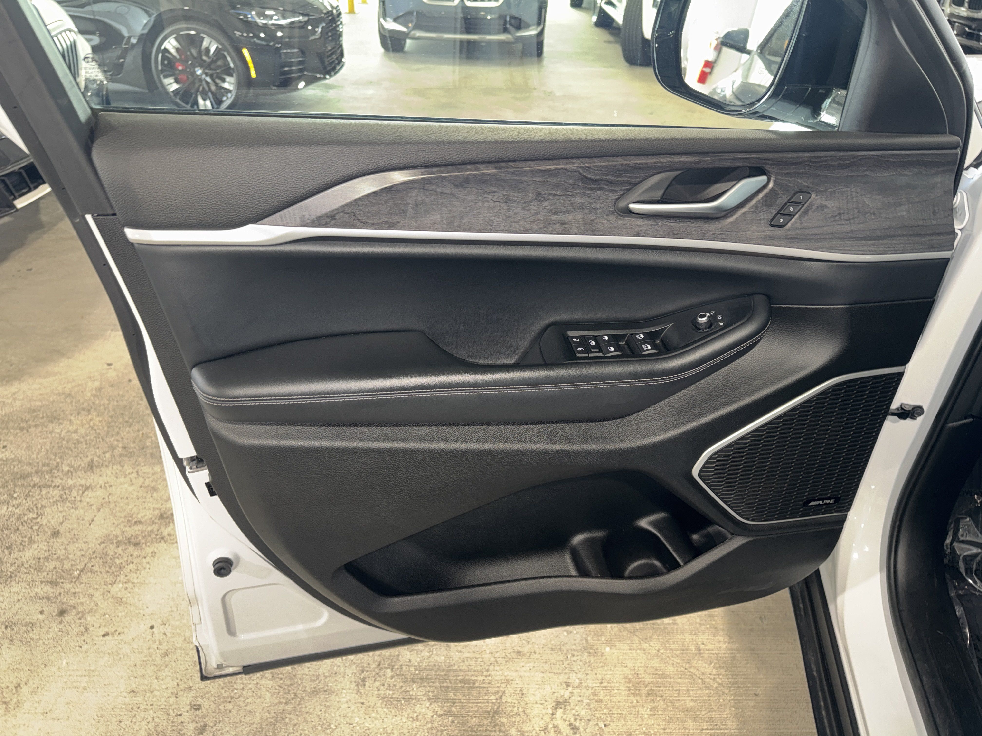 Used 2022 Jeep Grand Cherokee L Limited RWD image 18