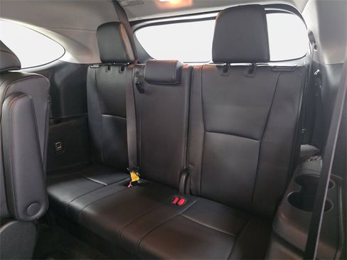 Certified 2024 Toyota Highlander XLE image 37