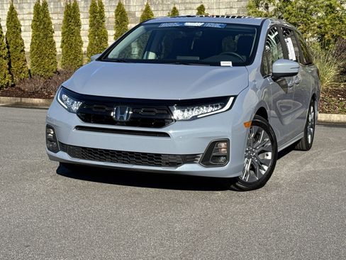 Used 2025 Honda Odyssey Touring image 5