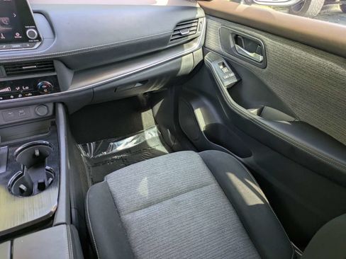 Used 2023 Nissan Rogue SV FWD image 17