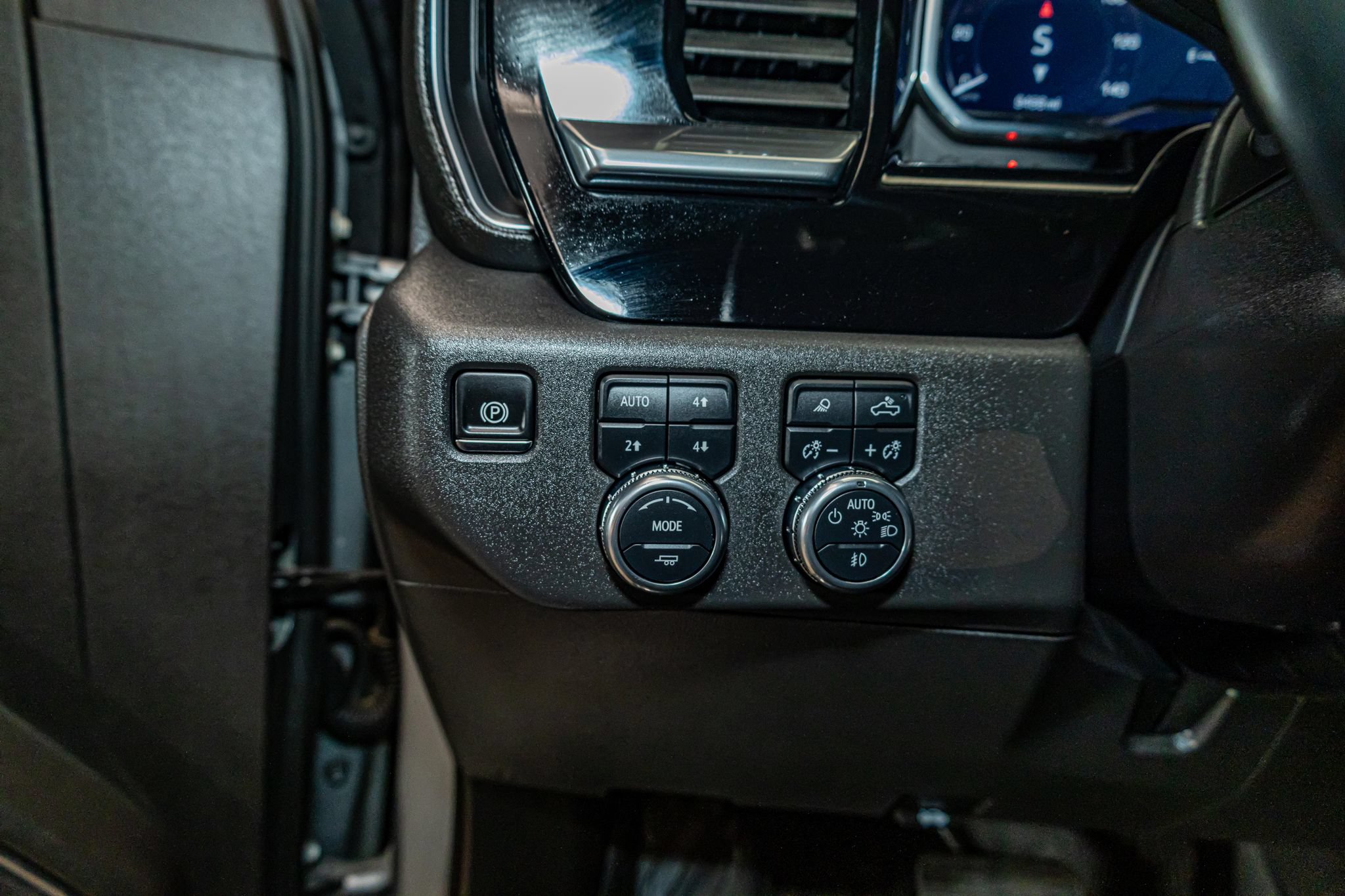 Used 2025 GMC Sierra 1500 Elevation w/ Elevation Premium Package AWD/4WD image 21