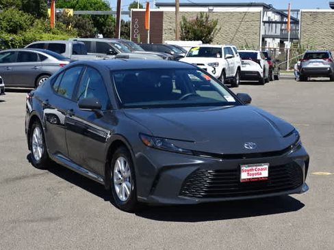 Used 2025 Toyota Camry LE w/ Convenience Package FWD image 2