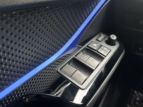 Used 2021 Toyota C-HR XLE FWD image 17